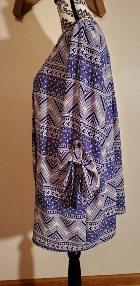 Faith and Joy Woman's Top EUC - Picture 6 of 7